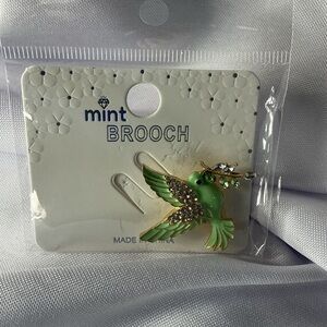 Green Hummingbird Rhinestone Brooch Gold Tone Bird Pin NWT